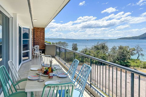 Albacore 7 Waterfront Unit - Foster Accommodation 1