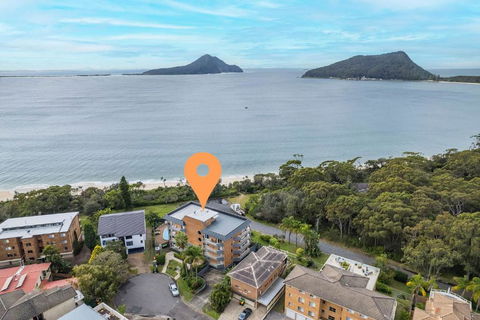 Albacore 7 Waterfront Unit - Foster Accommodation 2