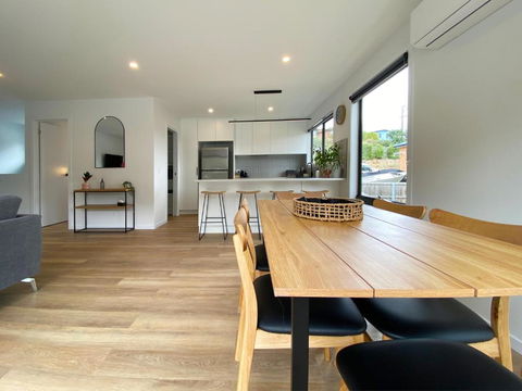 Albatross Rise - Modern Family Home - Foster Accommodation 4