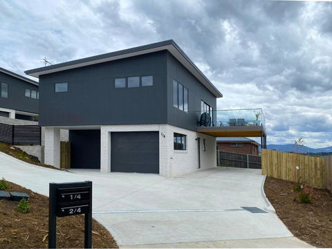 Albatross Rise - Modern Family Home - Foster Accommodation 2