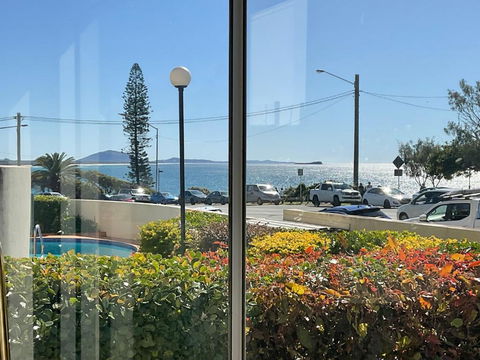 Alex Beachfront Views - Foster Accommodation 0