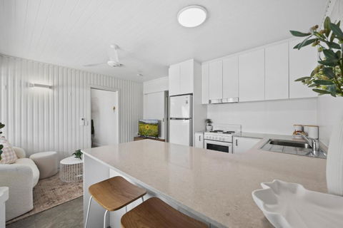 Alex Beachside Pet Friendly 2 Bed Apartment - Foster Accommodation 1