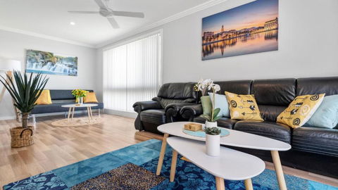 Alka Beach House - Foster Accommodation 1