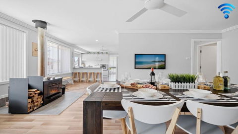 Alka Beach House - Foster Accommodation 0