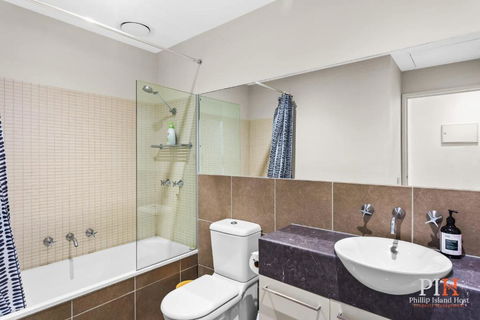 All The Views 2 Bedroom App San Remo - Foster Accommodation 3