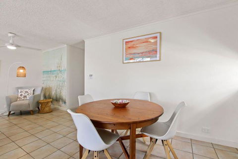 Allamanda, Unit 11, 32 Esplanade, Bulcock Beach - Foster Accommodation 3