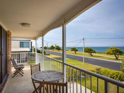 Allawah Beach House - 29 Dalmeny Drive, Kianga - Foster Accommodation 2