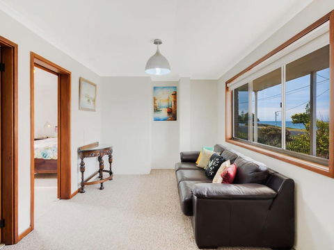 Allawah Beach House - 29 Dalmeny Drive, Kianga - Foster Accommodation 4