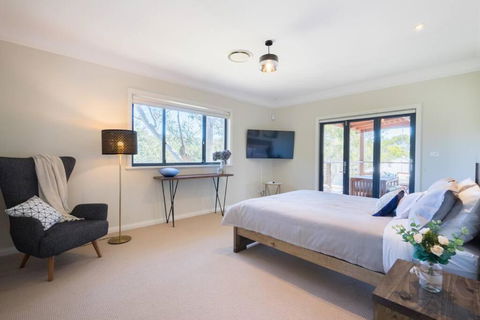 Alleura House Serene Bushland 4BR Families Groups - Foster Accommodation 4