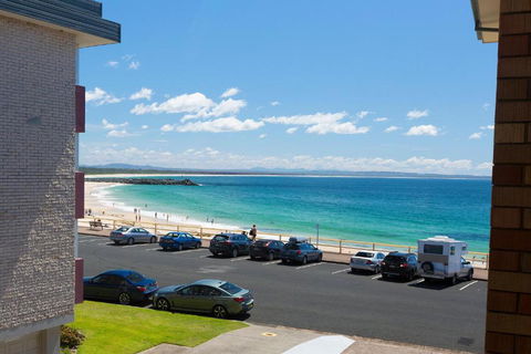 Aloha Beachside - Foster Accommodation 4