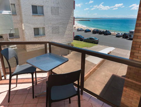 Aloha Beachside - Foster Accommodation 1