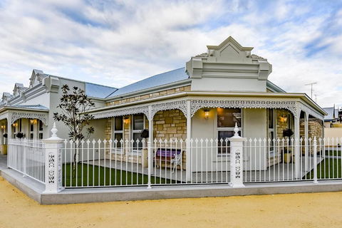 Aloha Central Luxury Accommodation - Foster Accommodation 1