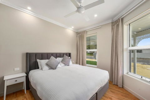 Aloha Central Luxury Accommodation - Foster Accommodation 4