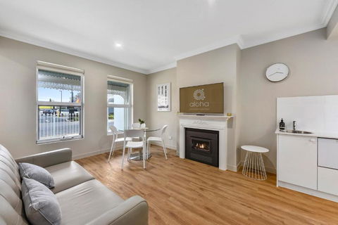 Aloha Central Luxury Accommodation - Foster Accommodation 2