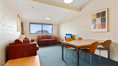 Alpine Heights 04 - Foster Accommodation 0