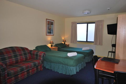 Alpine Heights 18 - Foster Accommodation 0