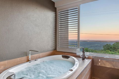 Altitude On Montville - Foster Accommodation 0