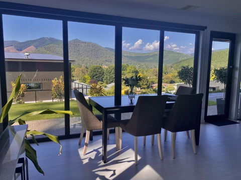 Altura Apartment Bright - Foster Accommodation 0