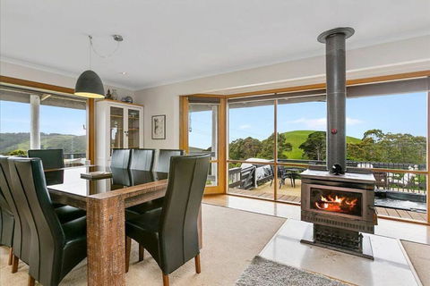 Alyeska Farm House - Foster Accommodation 2