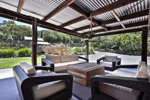 Amaroo House - Glorious Views - Foster Accommodation 4
