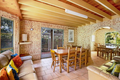 Amaroo Rainbow Shores - Foster Accommodation 2