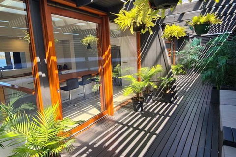 AMAZING 5-Star WATERFRONT RETREAT ON THE RIVERWALK - Foster Accommodation 4