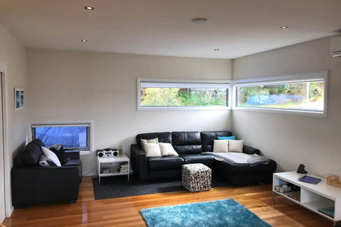 Amazing Ansons Bay Absolute Waterfront Beach House - Foster Accommodation 1