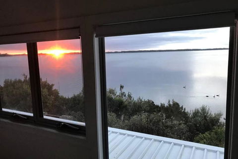 Amazing Ansons Bay Absolute Waterfront Beach House - Foster Accommodation 4