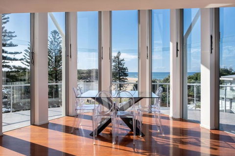 Amazing Currimundi Lakefront Ocean Penthouse - Foster Accommodation 0