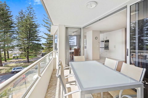 Ambassador Beachfront Apartments - Hosted By Burleigh Letting - Foster Accommodation 4