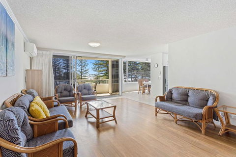 Ambassador Beachfront Apartments - Hosted By Burleigh Letting - Foster Accommodation 2