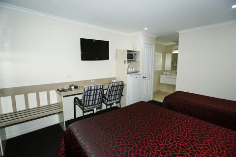 Amber Lodge Motel - Foster Accommodation 1