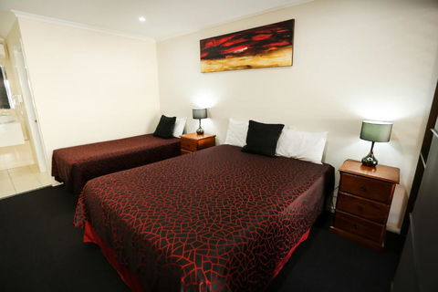Amber Lodge Motel - Foster Accommodation 0