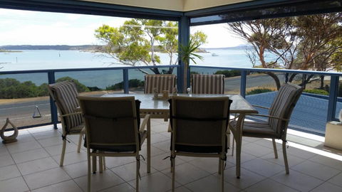Ambience Apartments Penthouse - Foster Accommodation 0