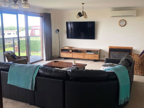 Ambience By The Sea - Foster Accommodation 1