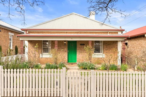 Ambrose On Byng - Central Location - Foster Accommodation 1