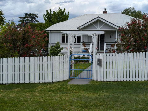 Amiens Cottage. Queenslander, Charming, Central. - Foster Accommodation 3