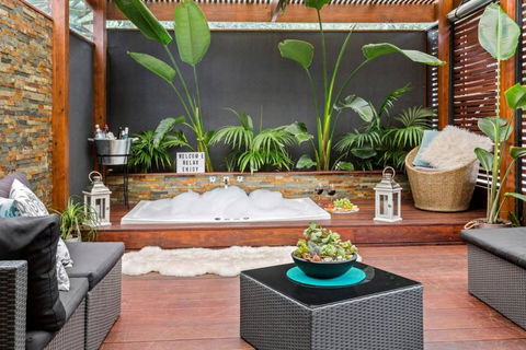 Amore Tranquil Oasis - Outdoor Spa. 50m To Beach. - Foster Accommodation 0