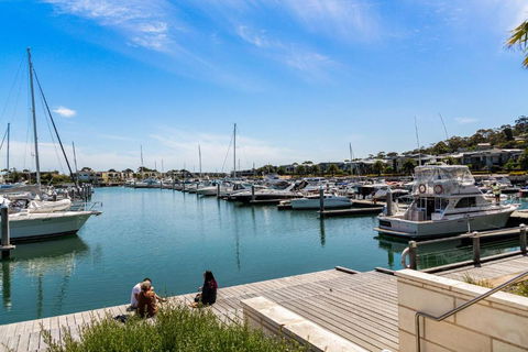 Anchorage Villa - Pet Friendly Marina Townhouse By The Beach - Foster Accommodation 2
