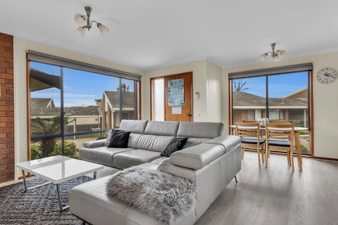 Anchorbell 13- Your Coastal Escape Awaits - Foster Accommodation 2