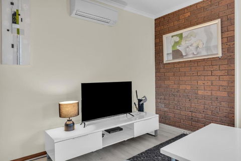 Anchorbell 13- Your Coastal Escape Awaits - Foster Accommodation 3