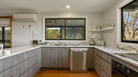 Anchored On Capes Upstairs - Foster Accommodation 4