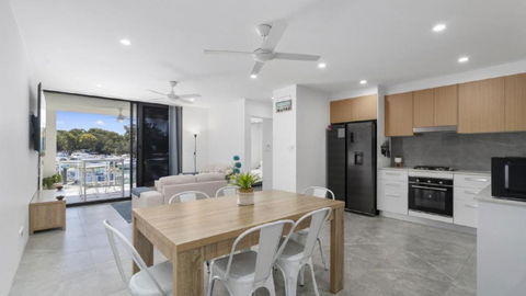 Anchors Away - Waterfront Unit - Foster Accommodation 1