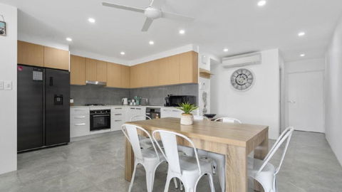 Anchors Away - Waterfront Unit - Foster Accommodation 3