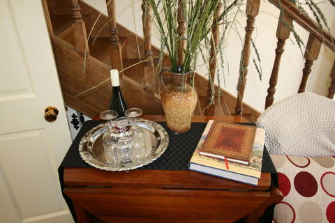 Annies Garden Cottage - Foster Accommodation 4