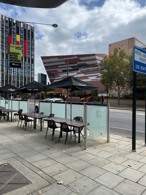 ANTEA Apartments Embassy Free Parking - Foster Accommodation 1