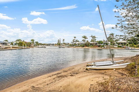 Anjuna, 2 Bedroom Apartment On Canal - Foster Accommodation 2