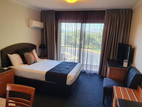 Alpha Hotel Canberra - Foster Accommodation 1