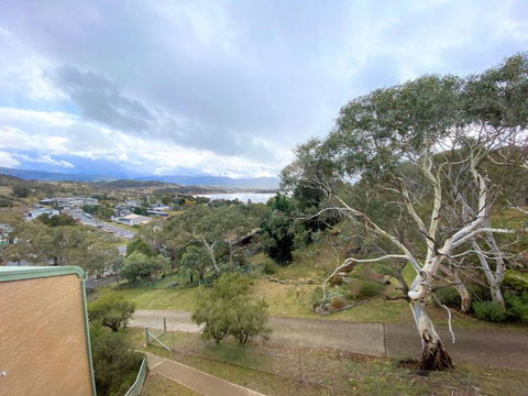 Alpine Mountain View 18 - 4BR L Mountain Views L Swimming Pool L Air-Con L WiFi - Foster Accommodation 2