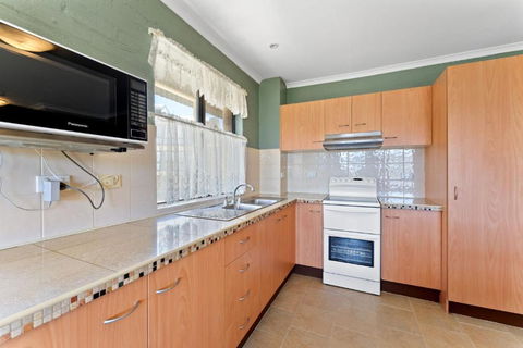Alpine Mountain View 18 - 4BR L Mountain Views L Swimming Pool L Air-Con L WiFi - Foster Accommodation 3